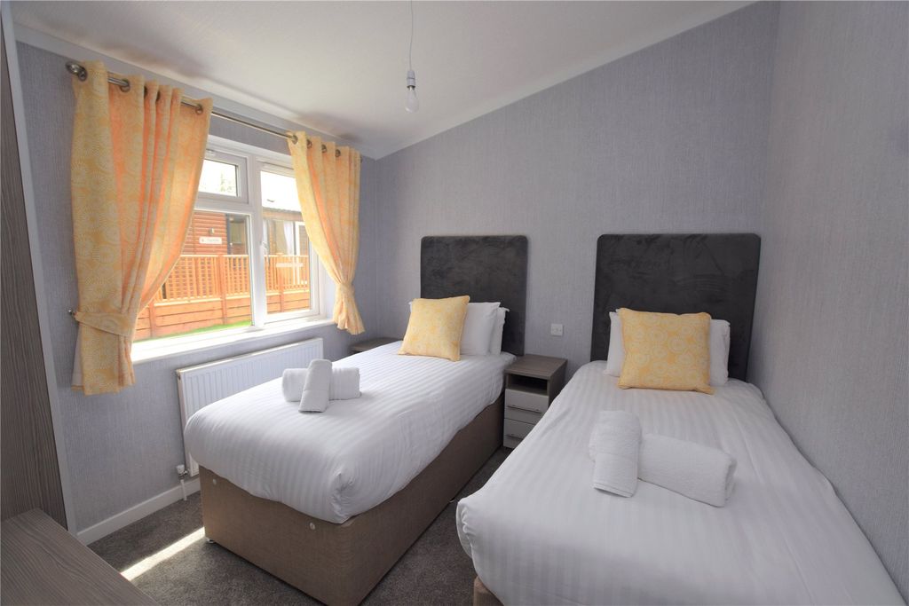 Property photo 3 of 14 Bedroom 2