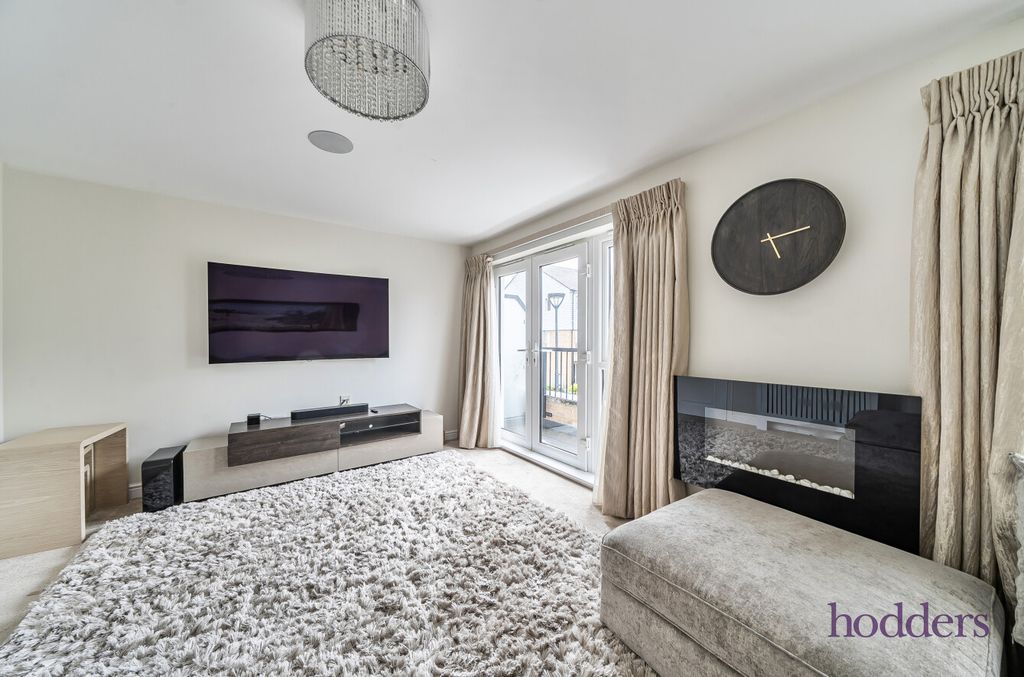 Property photo 2 of 23 32B798Dd-4Bbb-4Cf...