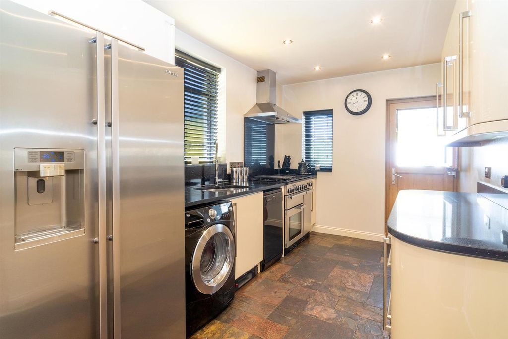 Property photo 2 of 20 Kitchen