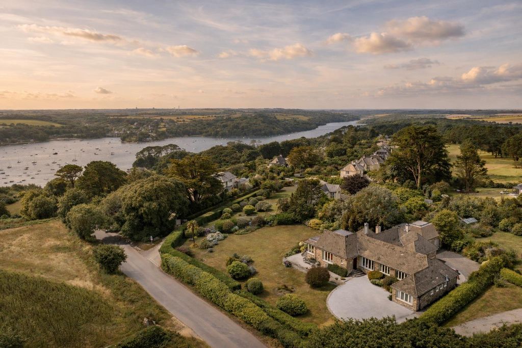 Property photo 2 of 33