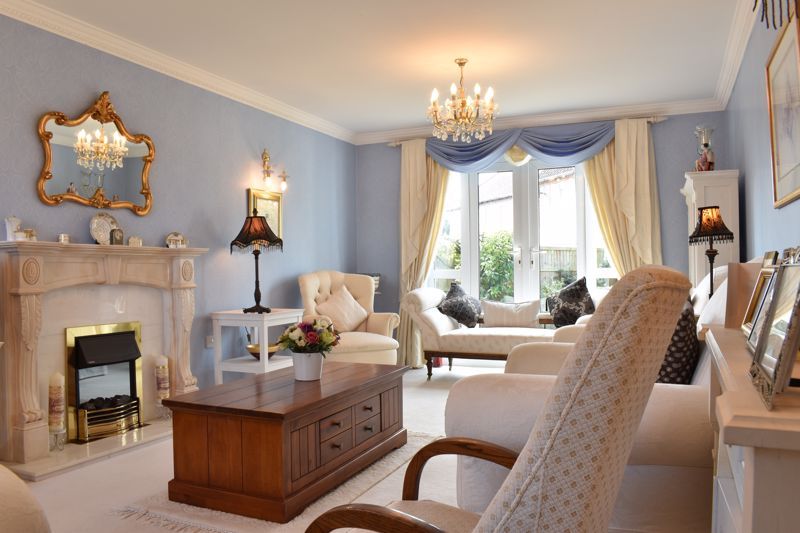 Property photo 3 of 23 Lounge