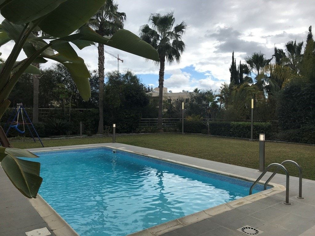 Property photo 2 of 31