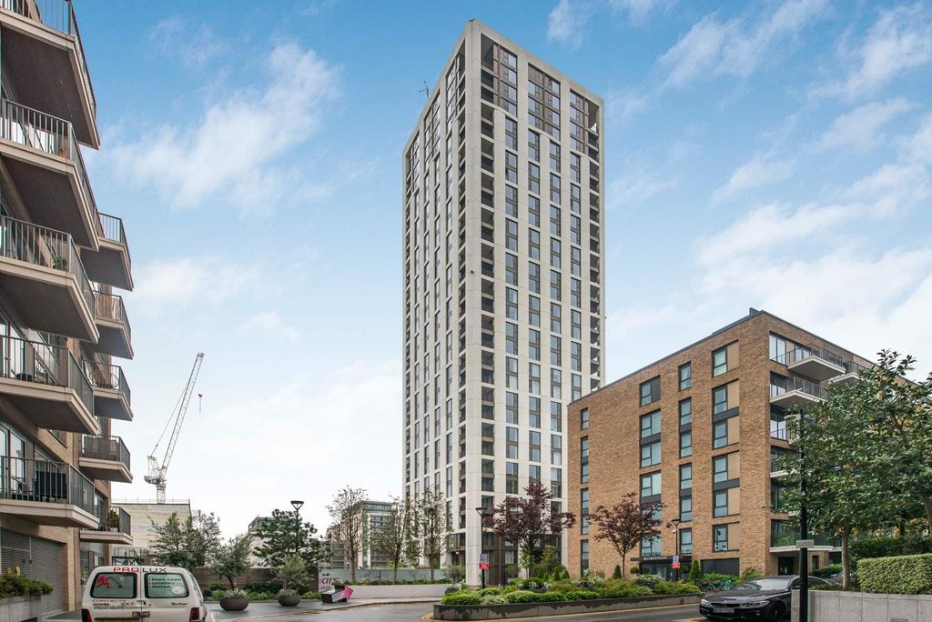 Property photo 2 of 18 Kings Tower