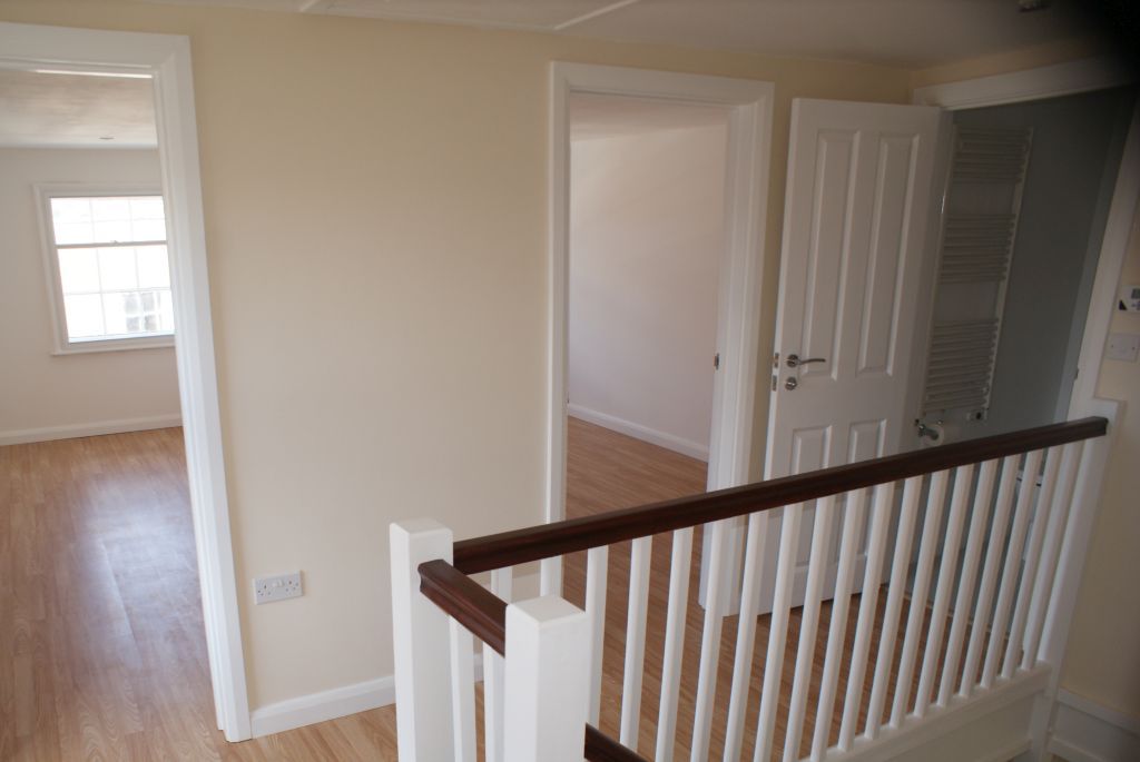 Property photo 3 of 6 Landing