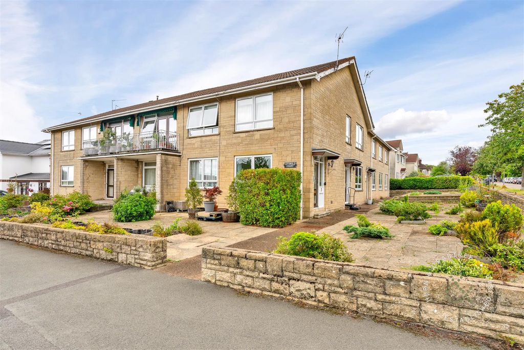 Property photo 1 of 26 Cotsworld Court, Hern Crabtree (24).Jpg