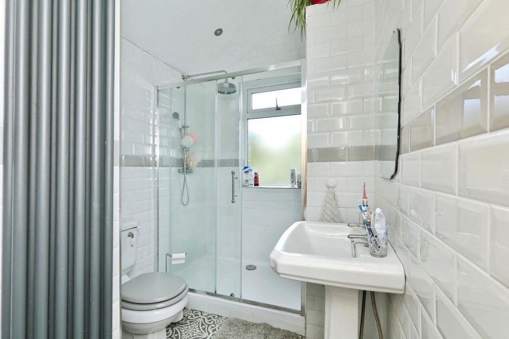 Property photo 3 of 27 Bathroom