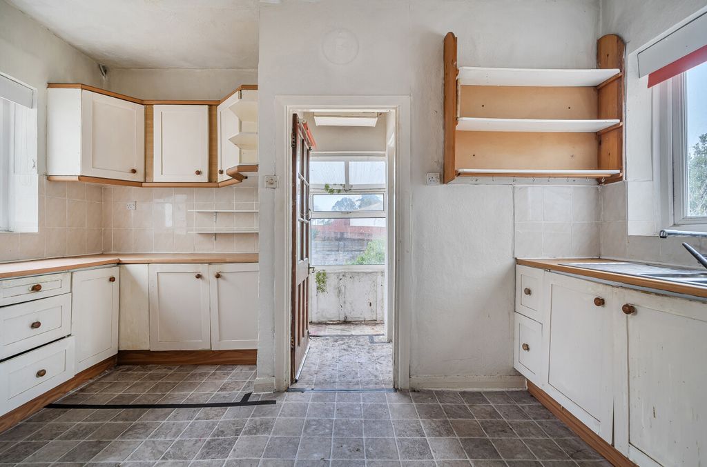 Property photo 2 of 19 1417744-11-69949c...