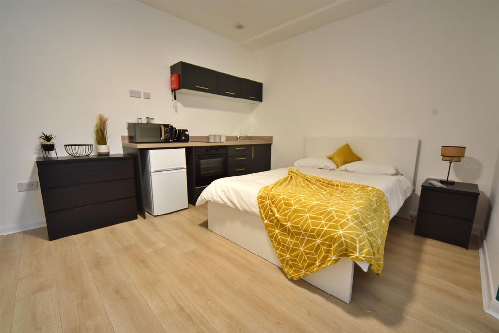 Property photo 2 of 6 165Ar_Room11_02.Jpg