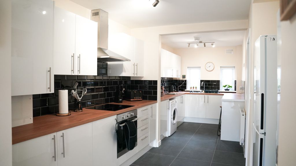 Property photo 1 of 37