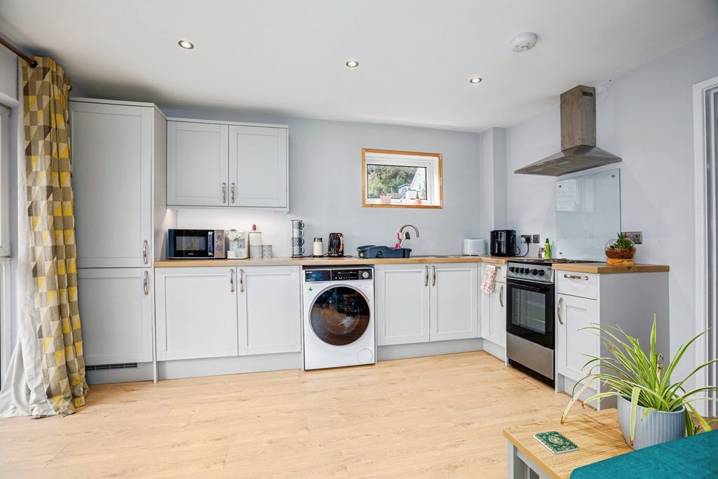 Property photo 3 of 17 Photo