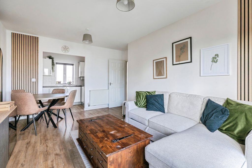 Property photo 3 of 11 Pbox-Img.Jpg