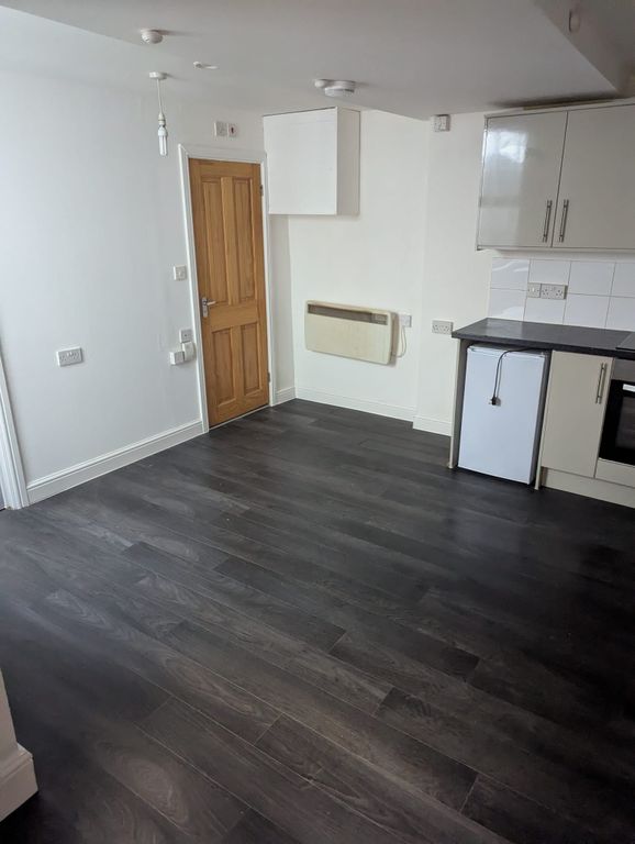 Property photo 3 of 6 Lounge/Kitchen