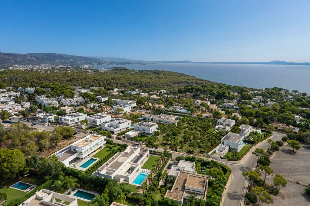 Property photo 2 of 9 Aerial (2)