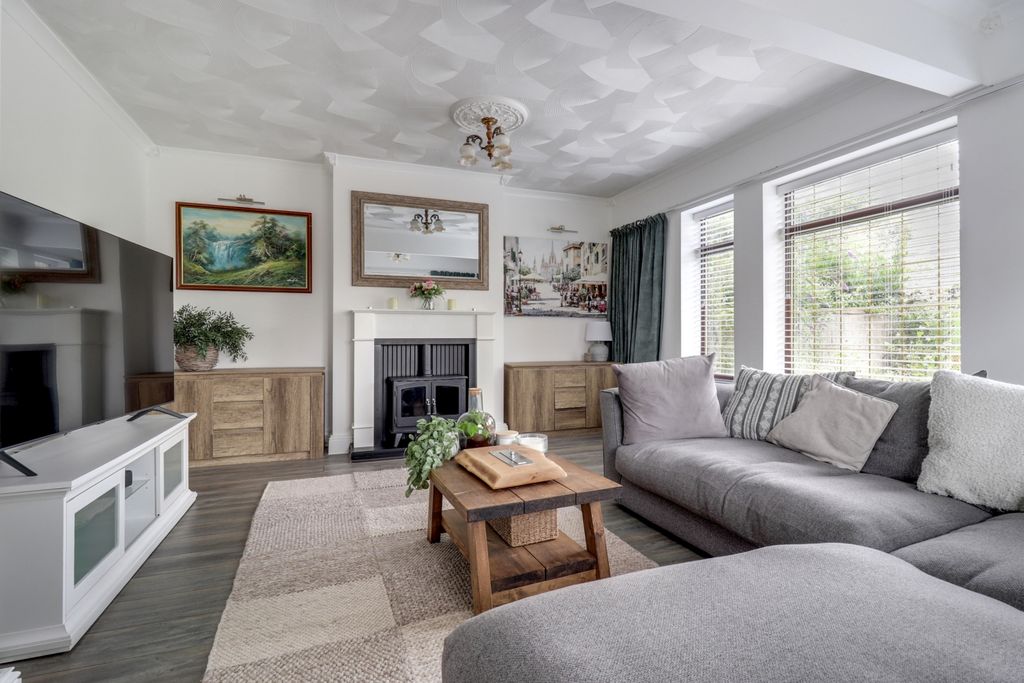 Property photo 2 of 18 2- Rob Hammond Ewemove Ponefract