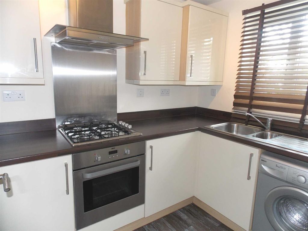 Property photo 2 of 8 Kitchen