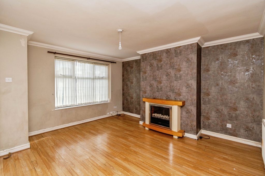 Property photo 3 of 17 Image 2