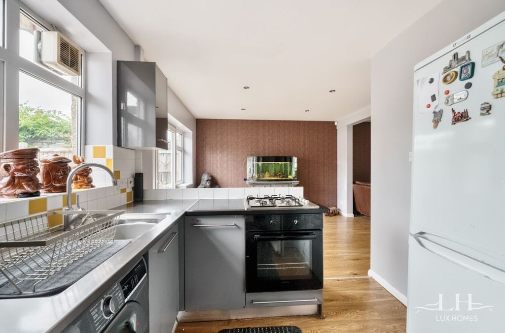 Property photo 2 of 22