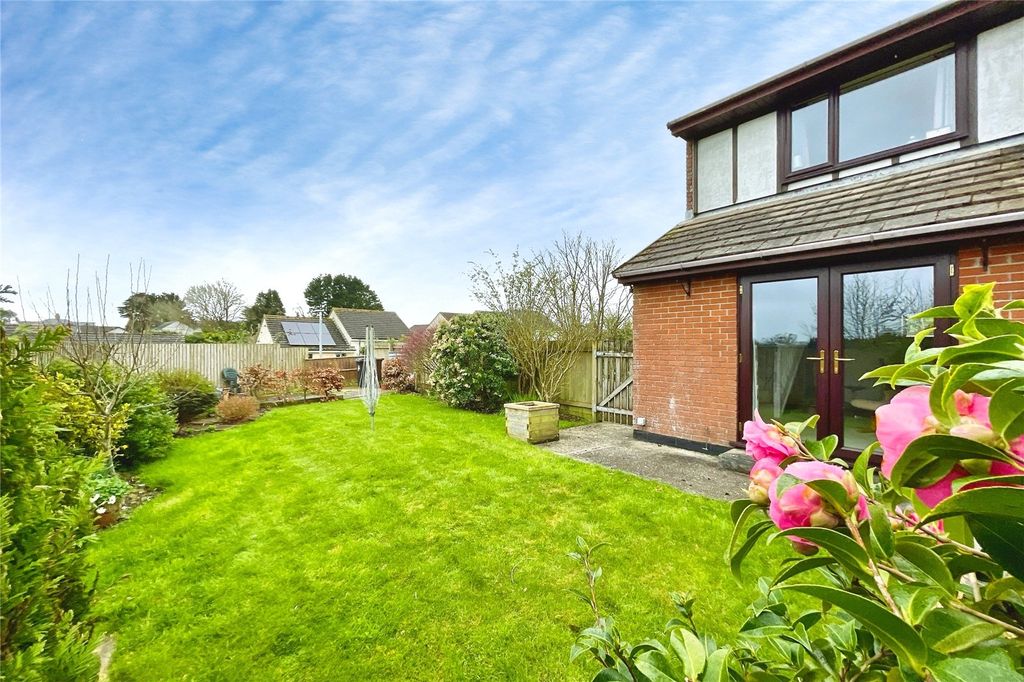 Property photo 2 of 11 Garden