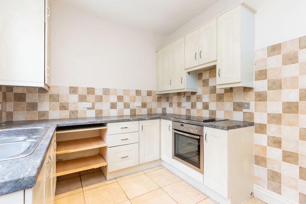 Property photo 3 of 9 Kitchen