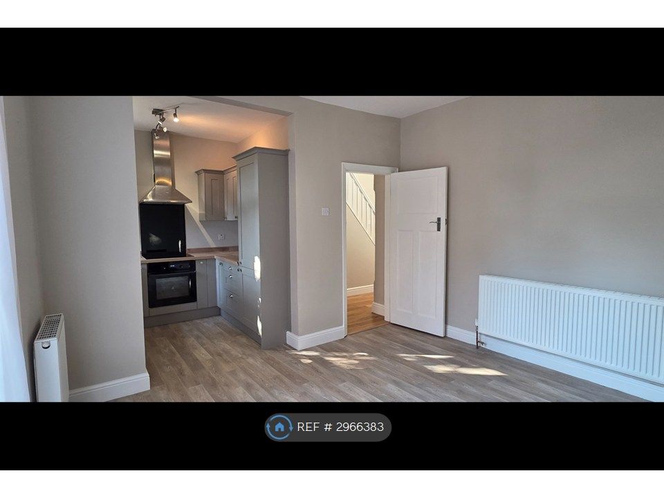 Property photo 1 of 11 Kitchen/Dining Room