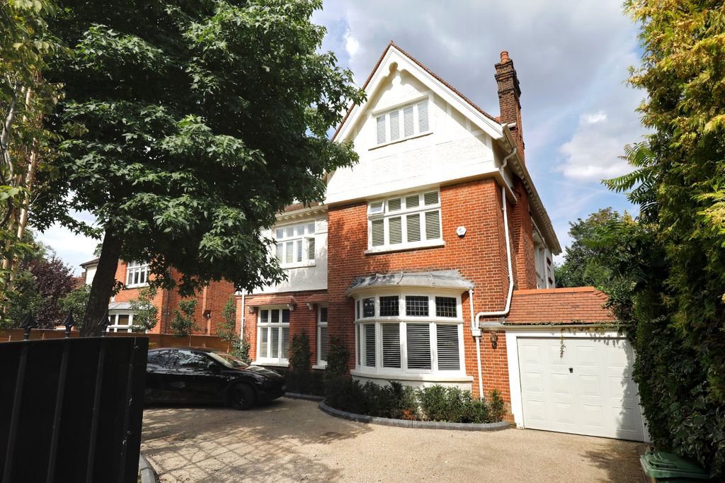 Property photo 1 of 18 External