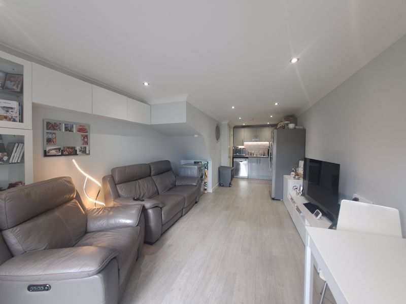 Property photo 1 of 11 Lounge
