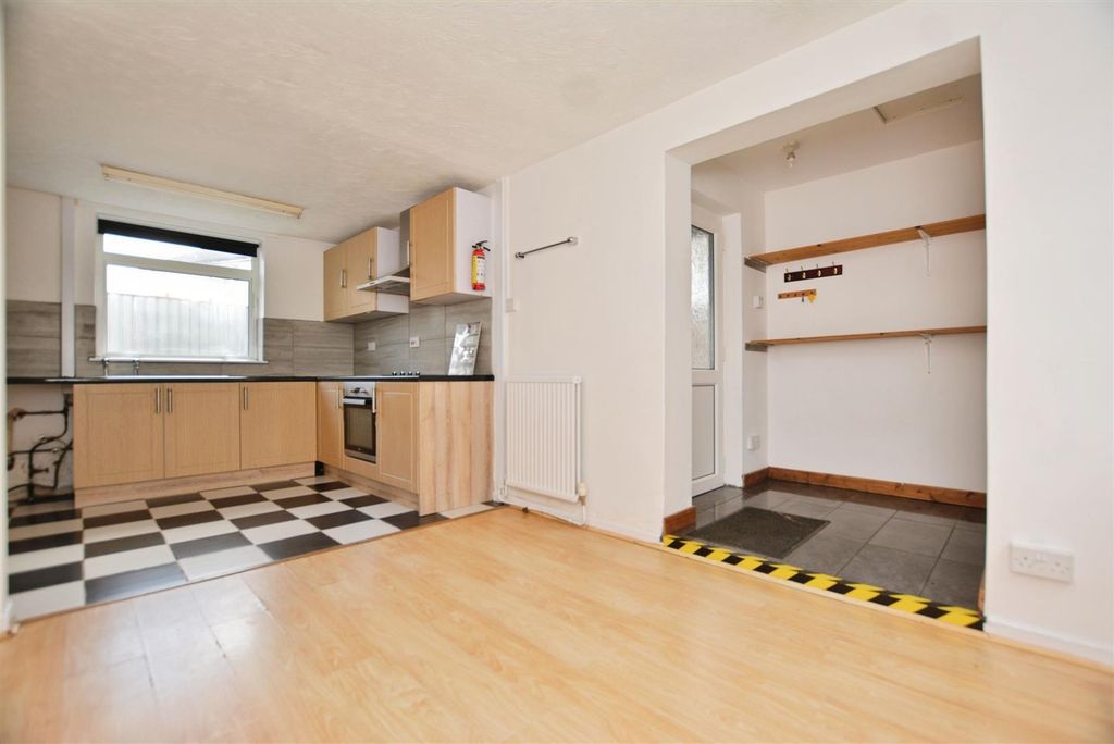 Property photo 3 of 15 Kitchen
