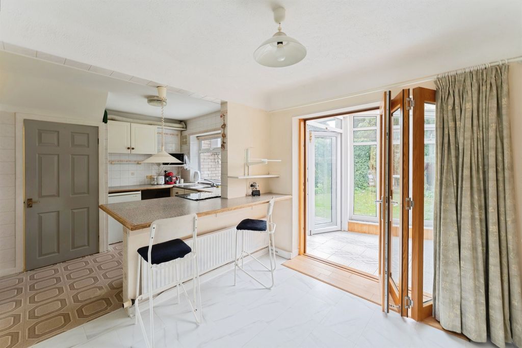 Property photo 2 of 28