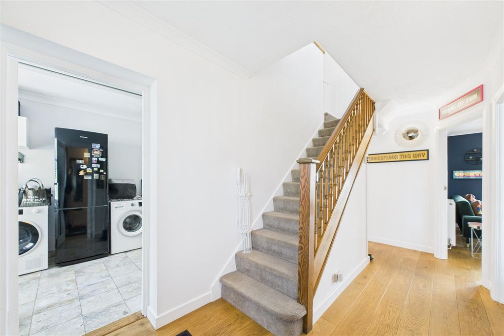 Property photo 2 of 31 Cam01894G0-Pr0239-Still003.Jpg