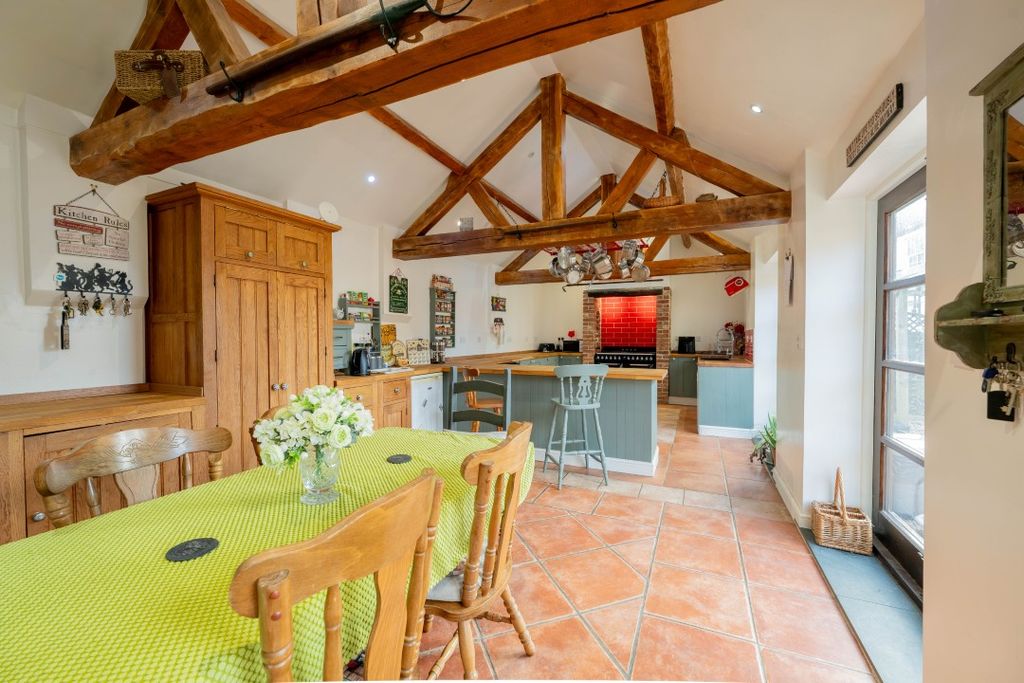 Property photo 3 of 28