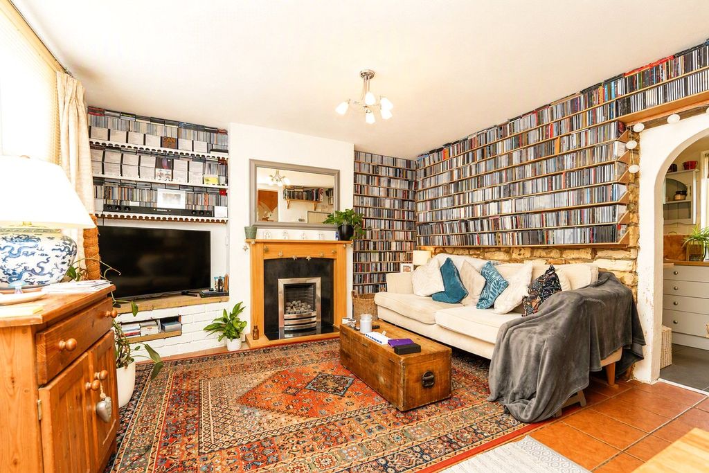 Property photo 2 of 9 Picture No. 16