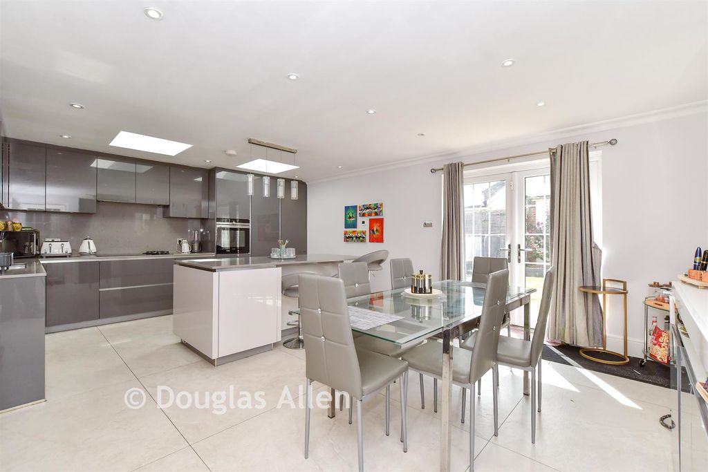 Property photo 3 of 16 Kitchen/Diner