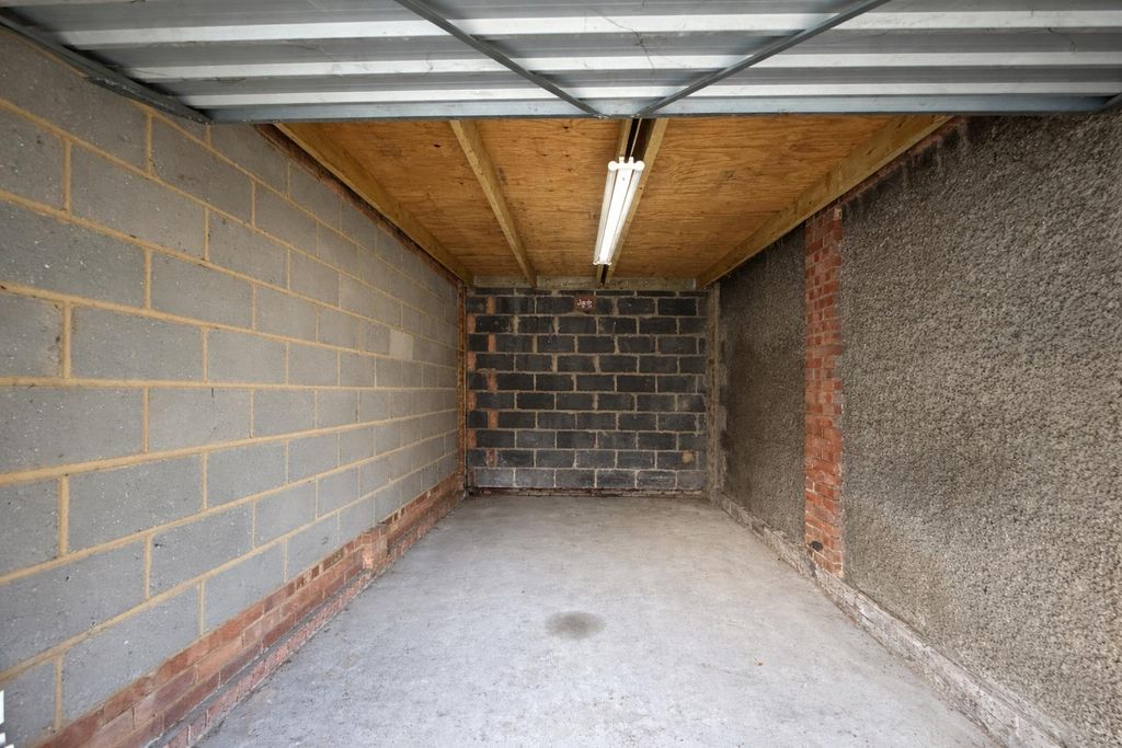 Property photo 2 of 2 Helliwell &amp; Co