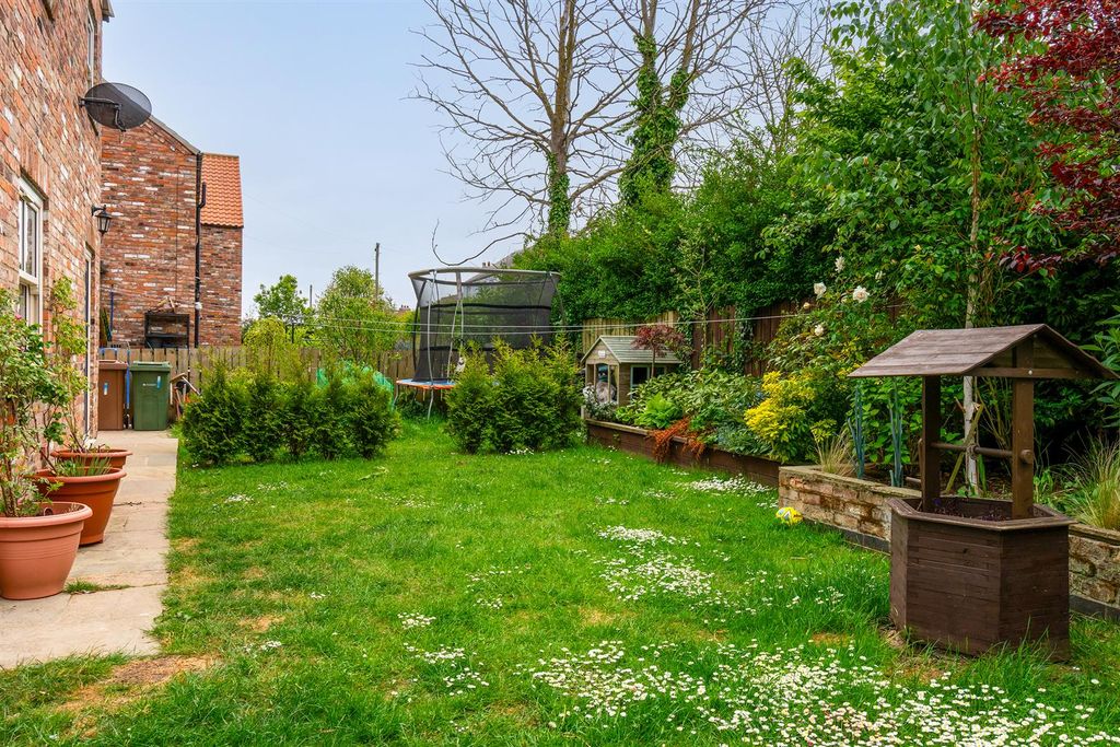 Property photo 3 of 27