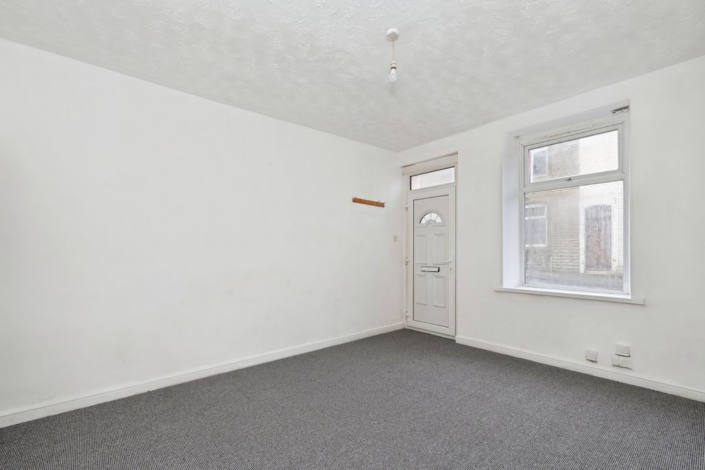 Property photo 3 of 10 Pbox-Img.Jpg