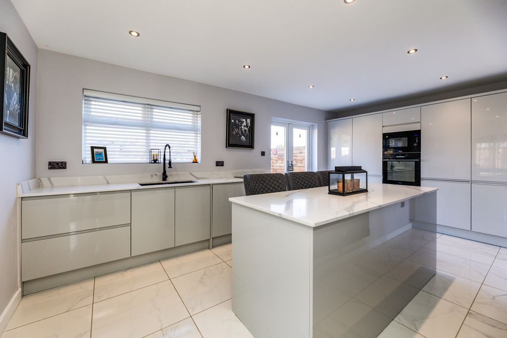 Property photo 3 of 32 2A8A0401-1017