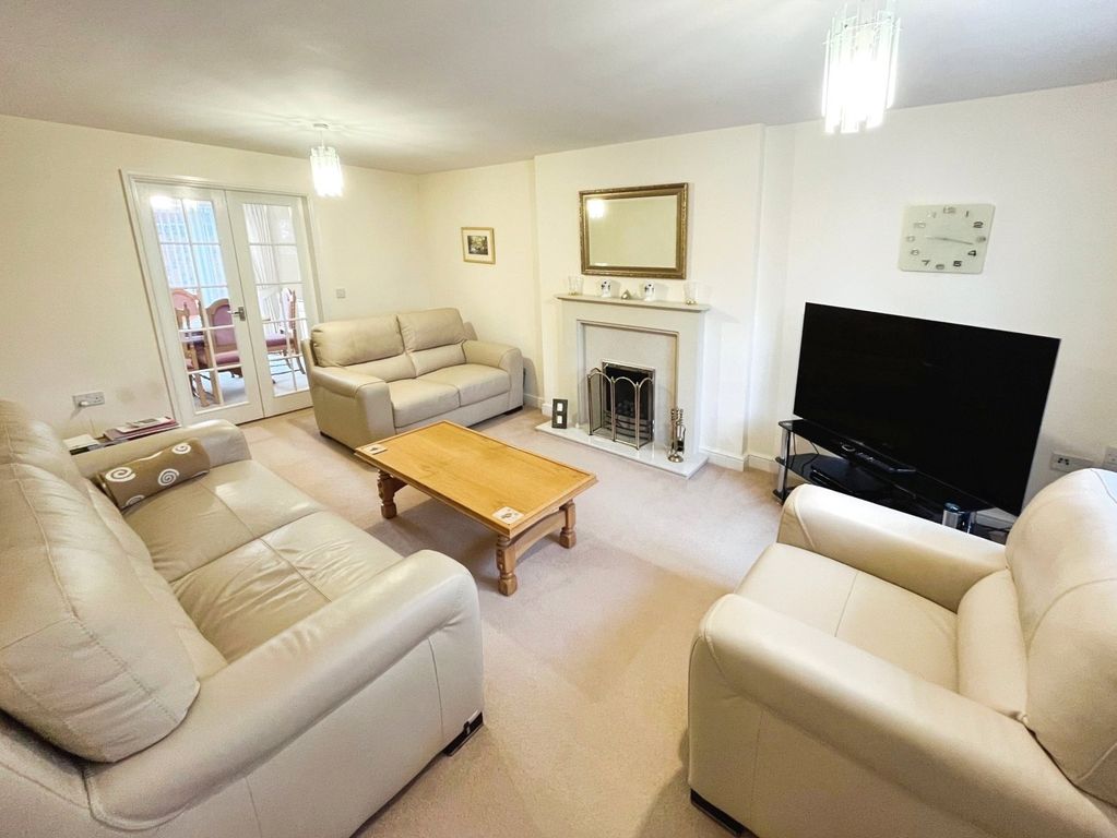 Property photo 2 of 23 Lounge