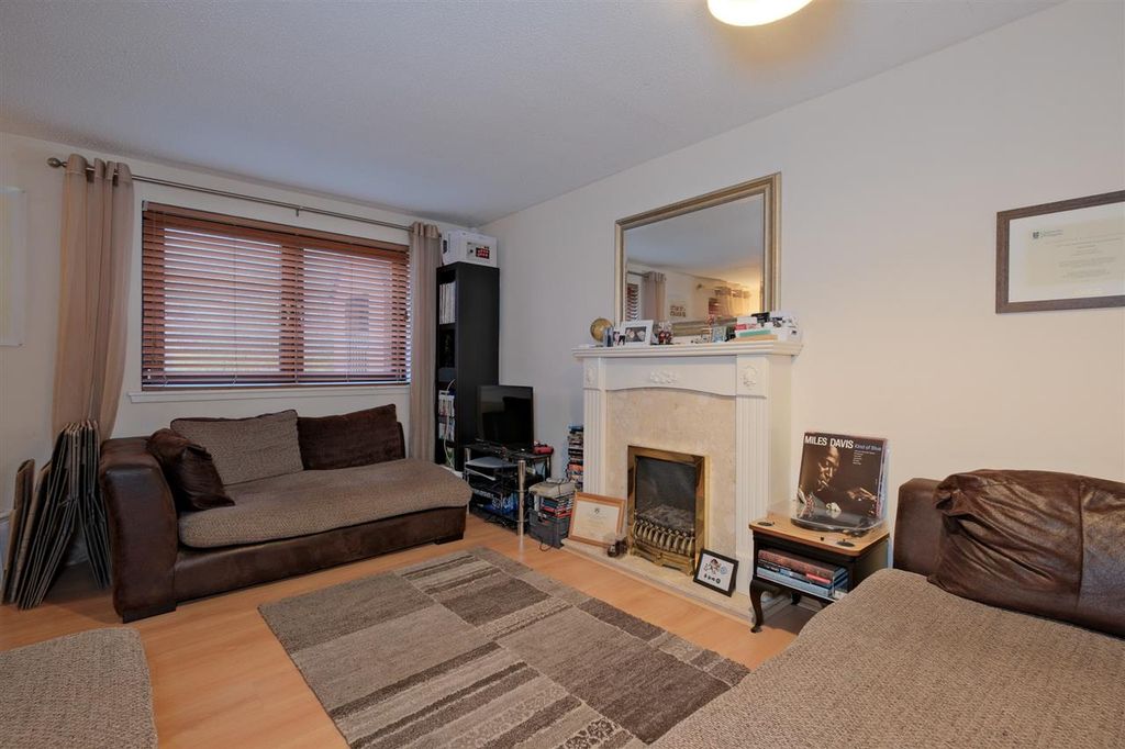 Property photo 2 of 11 Living Room / Dining