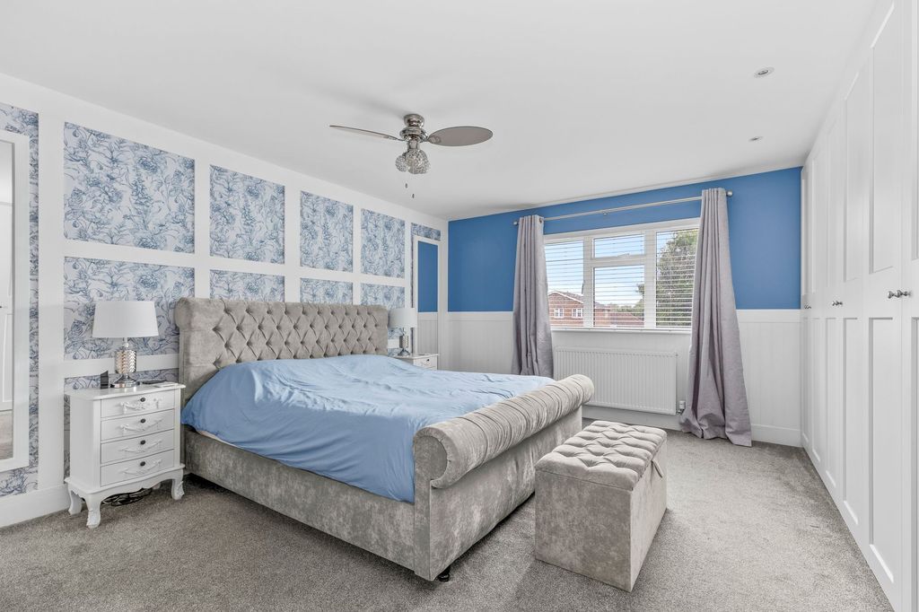 Property photo 3 of 14 Principle Bedroom