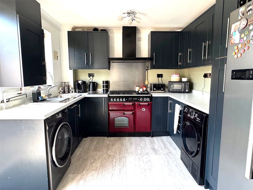 Property photo 2 of 18 Picture No. 11