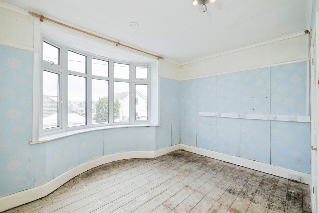 Property photo 3 of 17 Photo