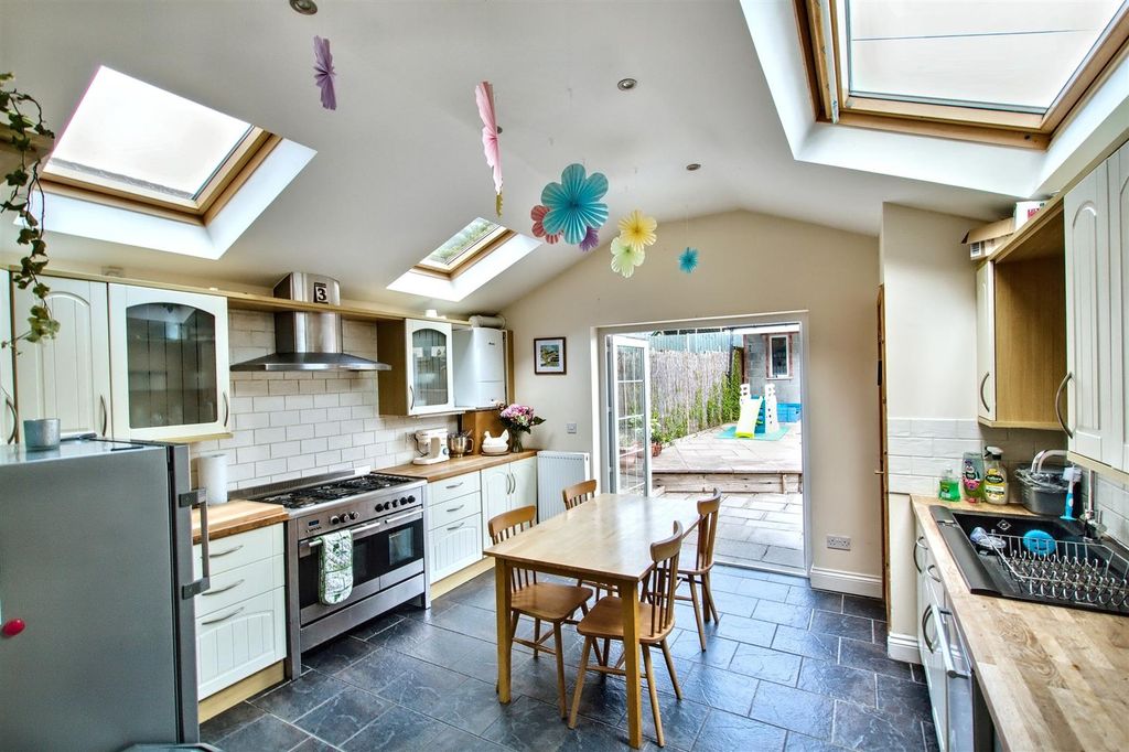 Property photo 2 of 33 Kitchen