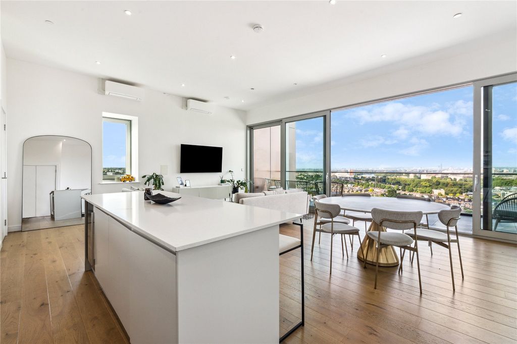 Property photo 1 of 10 Kitchen / Reception