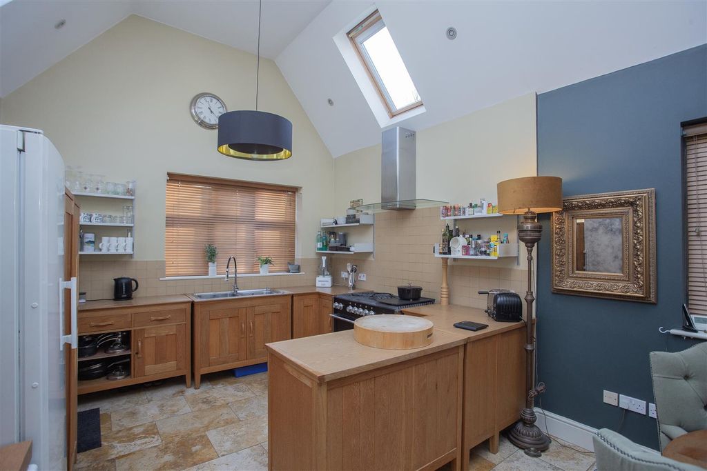 Property photo 2 of 26