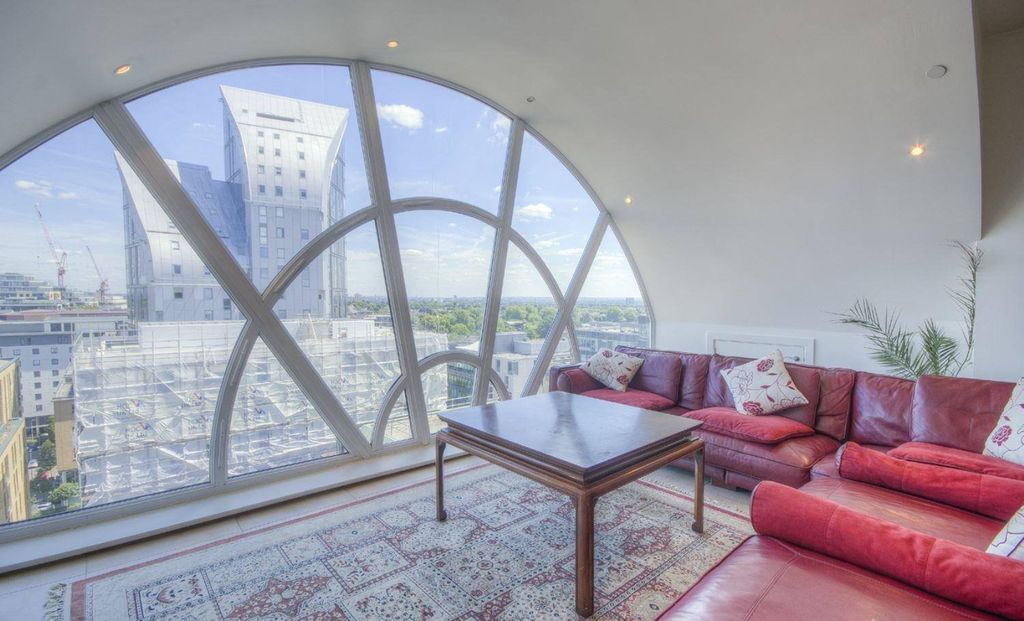 Property photo 1 of 8 A Simply Sensational Penthouse Apartment, With Two Double Bedrooms, Two Stylish Bathrooms And One Of The Most Spectacular Views Over London From The Large Arched Floor-To-Ceiling Feature Window.