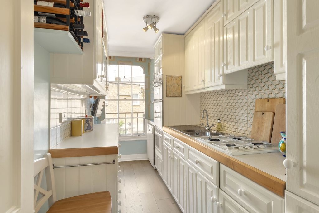 Property photo 2 of 10 Cadogan Lane