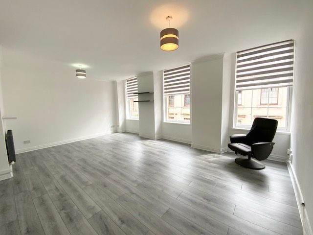 Property photo 3 of 9 Lounge/Dining Room