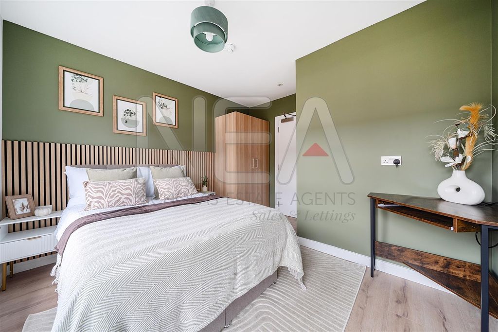 Property photo 1 of 13 Room Five