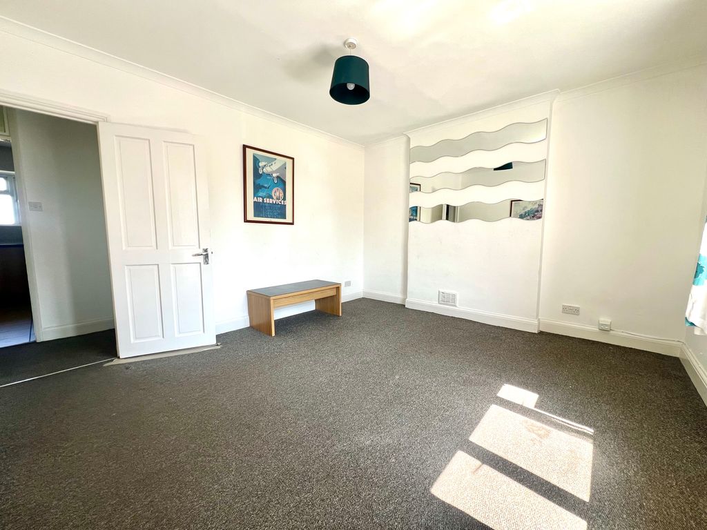 Property photo 3 of 14 Living Room