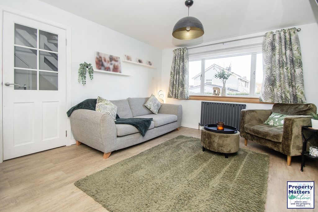 Property photo 2 of 17 Lounge